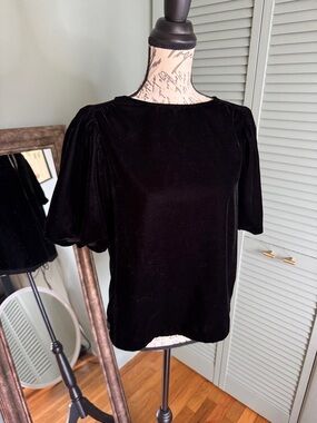 GAP Black Velvet Short Puff Sleeve Top